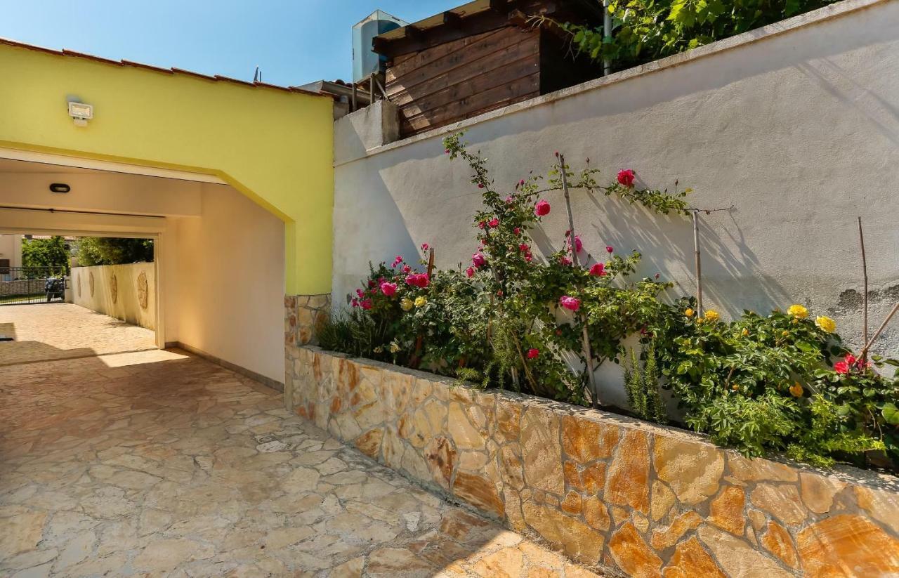 Apartments Dora Victoria Dream Medulin Exterior photo
