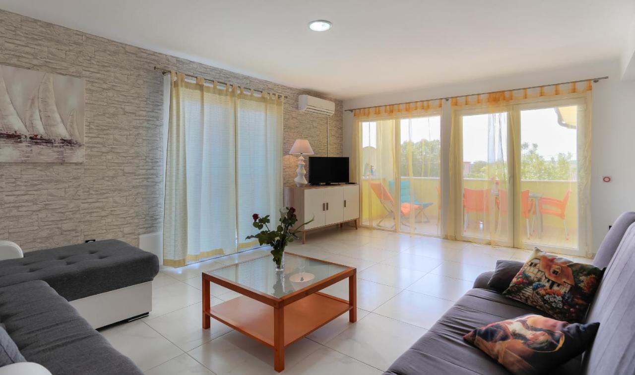 Apartments Dora Victoria Dream Medulin Exterior photo